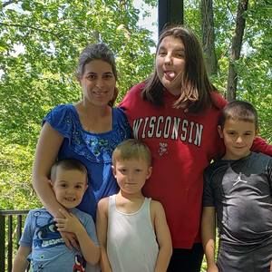 Meet your Posher, Crystal